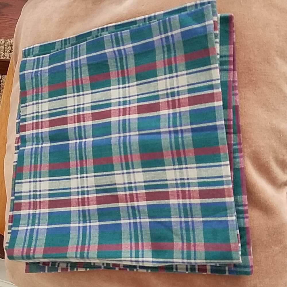 Crate & Barrel dinner napkins one set of four...new